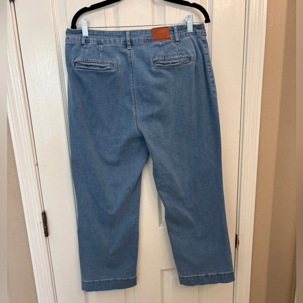 Luvamia XL Blue Jeans Cropped with front pockets button fly jeans - Picture 2 of 6